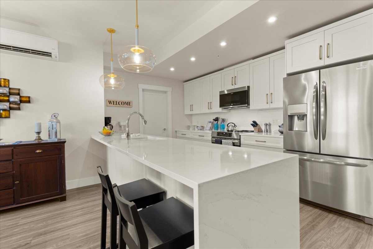 Primary Bedroom Photo of 408 45757 Watson Road, Chilliwack, BC