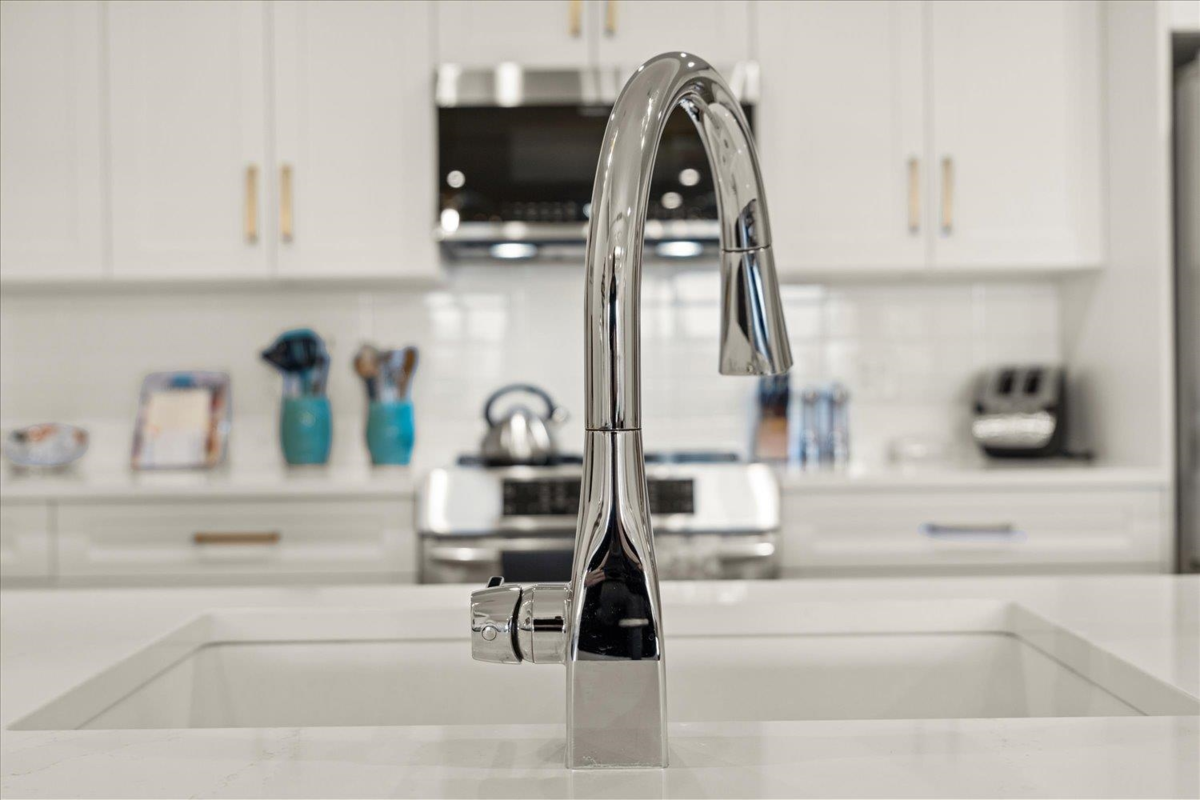 Walk-In Closet Photo of 408 45757 Watson Road, Chilliwack, BC