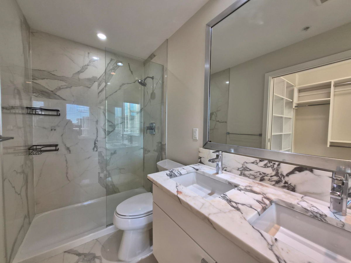 Kitchen Island Photo of 317 2033 W 10th Avenue, Vancouver, BC