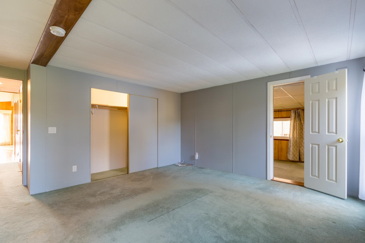 Front Yard Photo of 107 145 King Edwards Street, Coquitlam, BC