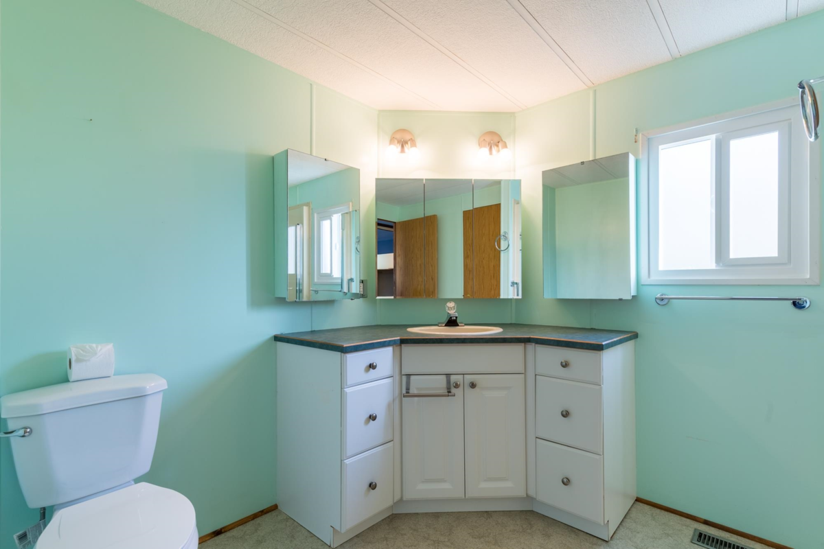 Hot Tub / Spa Photo of 107 145 King Edwards Street, Coquitlam, BC