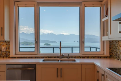 Entry Foyer Photo of 1246 St Andrews Road, Gibsons, BC