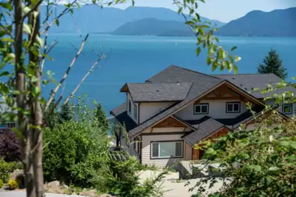 1246 St Andrews Road, Gibsons, BC, Gibsons & Area — 7 bed single family residence for sale