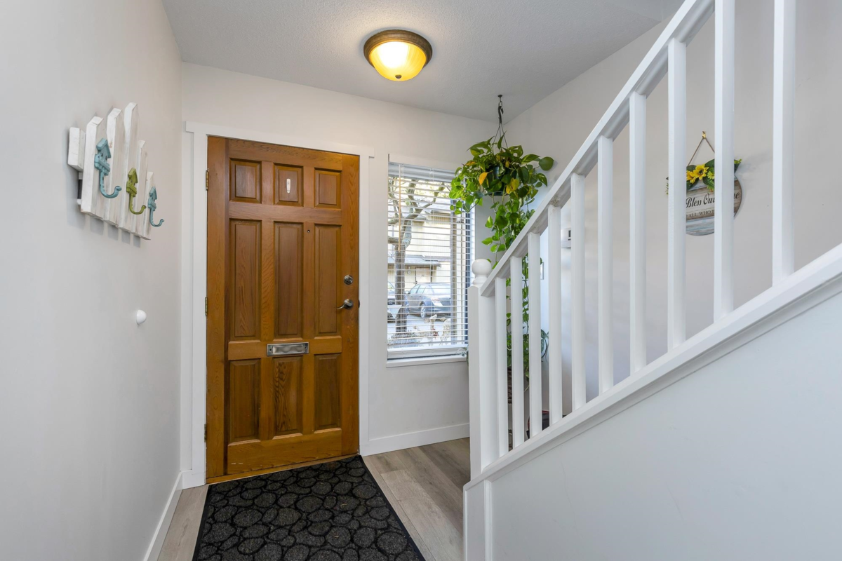 Living Room Photo of 30 2998 Mouat Drive, Abbotsford, BC