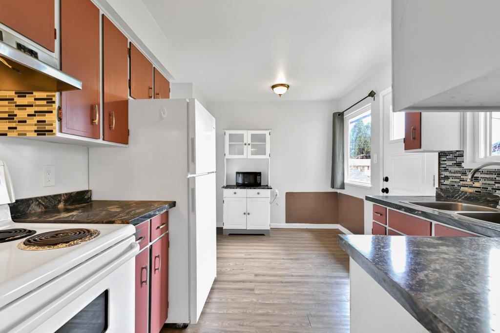 Breakfast Nook Photo of 14486 109 Avenue, Surrey, BC