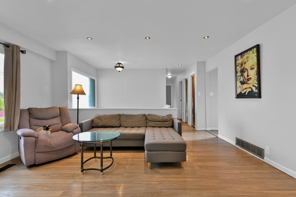 Dining Area Photo of 14486 109 Avenue, Surrey, BC