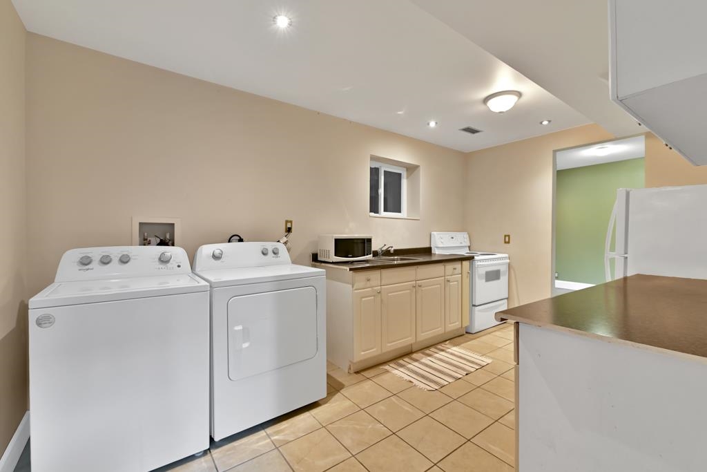 Hot Tub / Spa Photo of 14486 109 Avenue, Surrey, BC