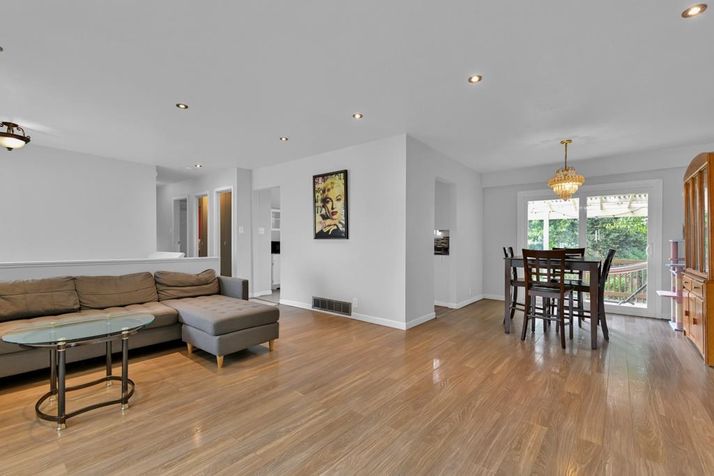 Kitchen Island Photo of 14486 109 Avenue, Surrey, BC