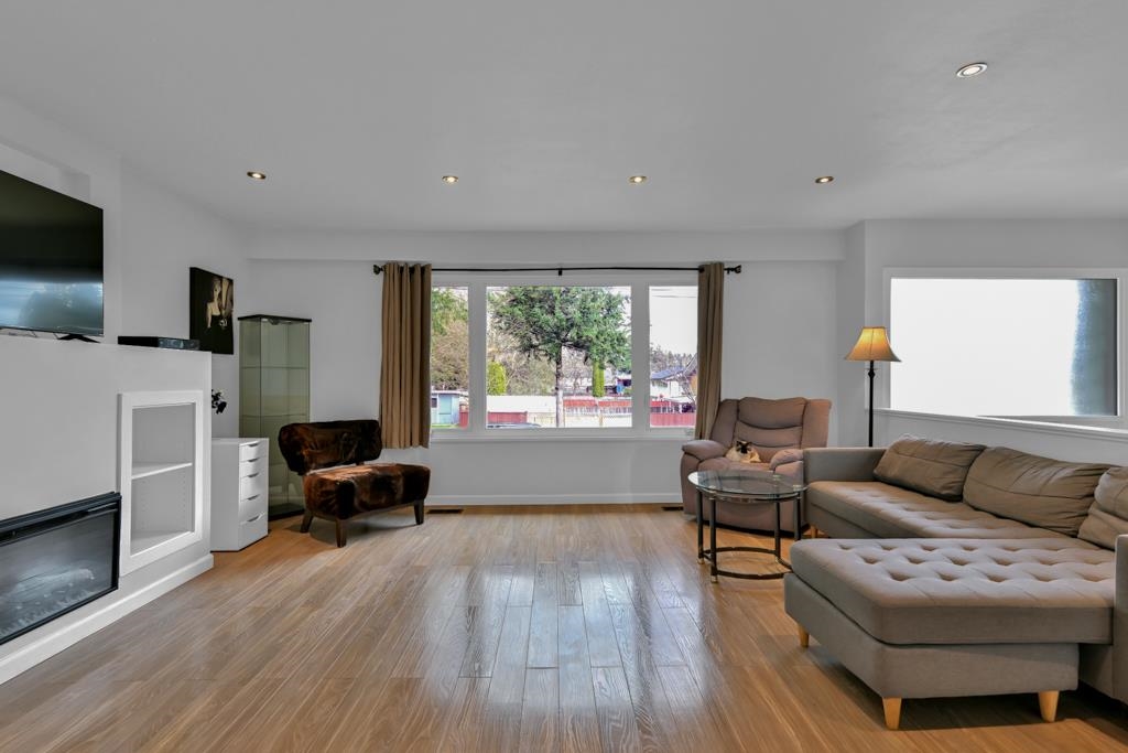 Living Room Photo of 14486 109 Avenue, Surrey, BC