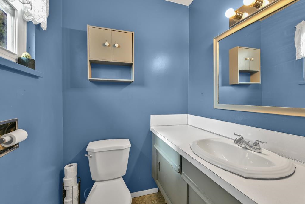 Mudroom Photo of 14486 109 Avenue, Surrey, BC