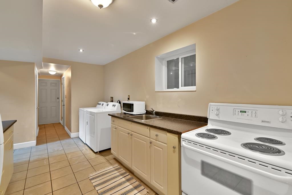 Outdoor Kitchen Photo of 14486 109 Avenue, Surrey, BC