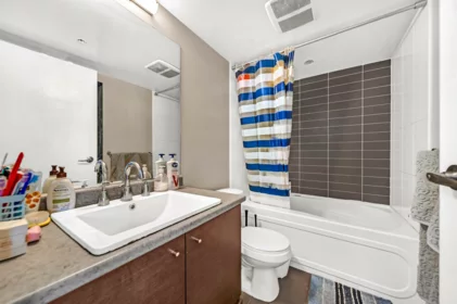 Primary Bathroom Photo of 3306 13618 100 Avenue, Surrey, BC