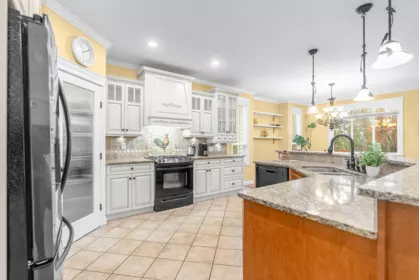 20 33925 Araki Court, Mission, BC, Mission — 4 bed single family residence for sale