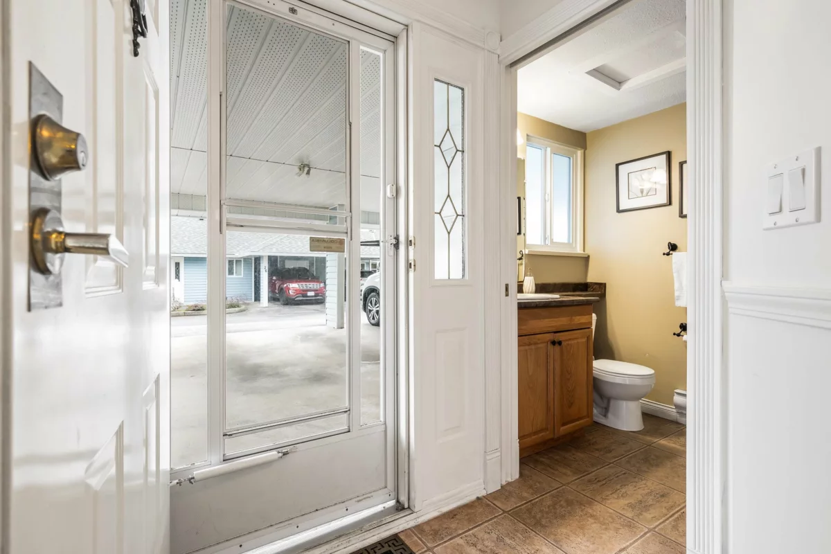 Kitchen Island Photo of 20 3292 Vernon Terrace, Abbotsford, BC