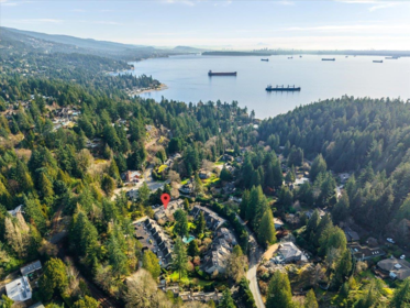 Hot Tub / Spa Photo of 15 4957 Marine Drive, West Vancouver, BC
