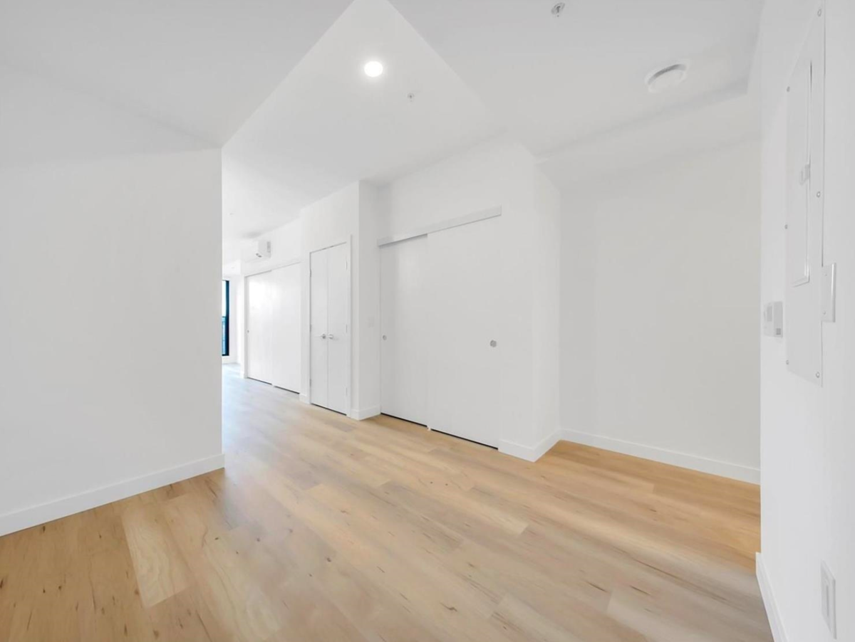 Family Room Photo of 302 2446 Shaughnessy Street, Coquitlam, BC