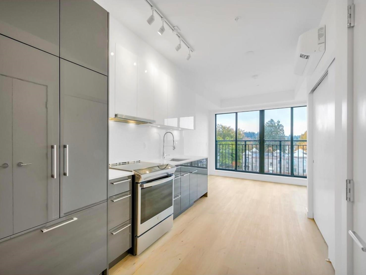Kitchen Island Photo of 302 2446 Shaughnessy Street, Coquitlam, BC