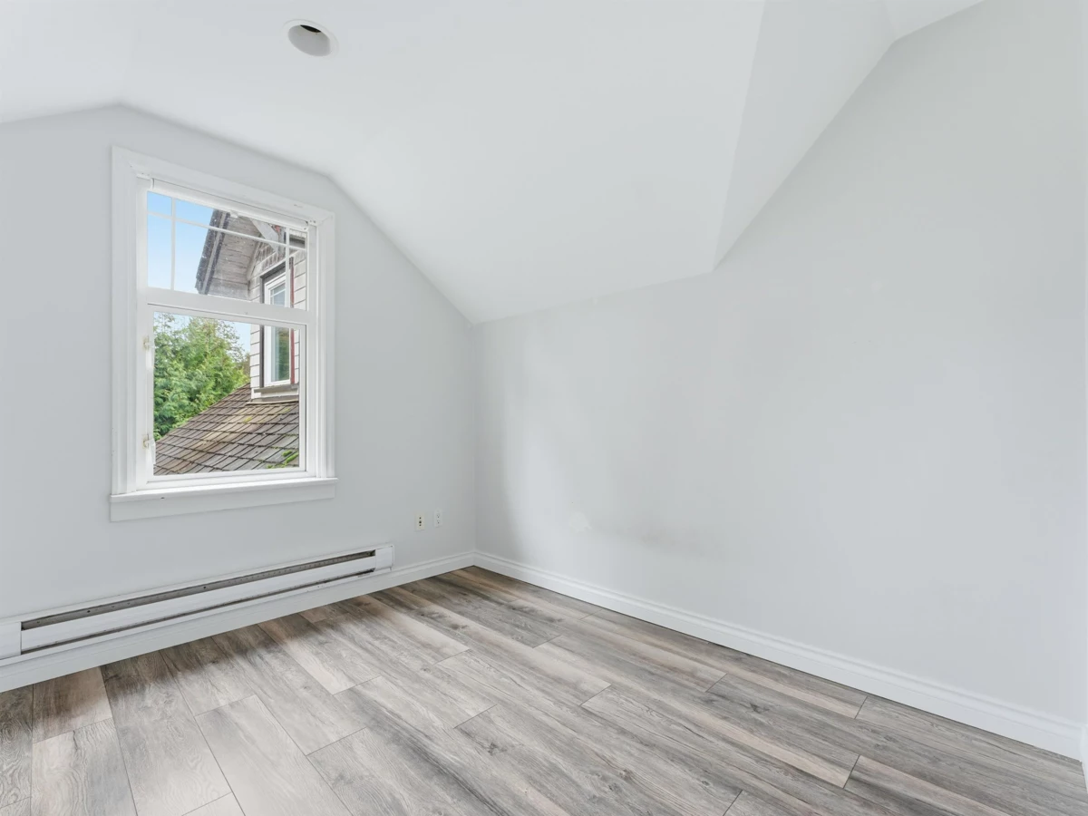 Entry Foyer Photo of 5140 Sperling Avenue, Burnaby, BC