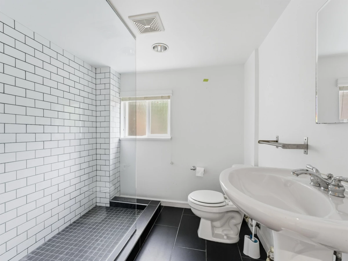 Front Yard Photo of 5140 Sperling Avenue, Burnaby, BC