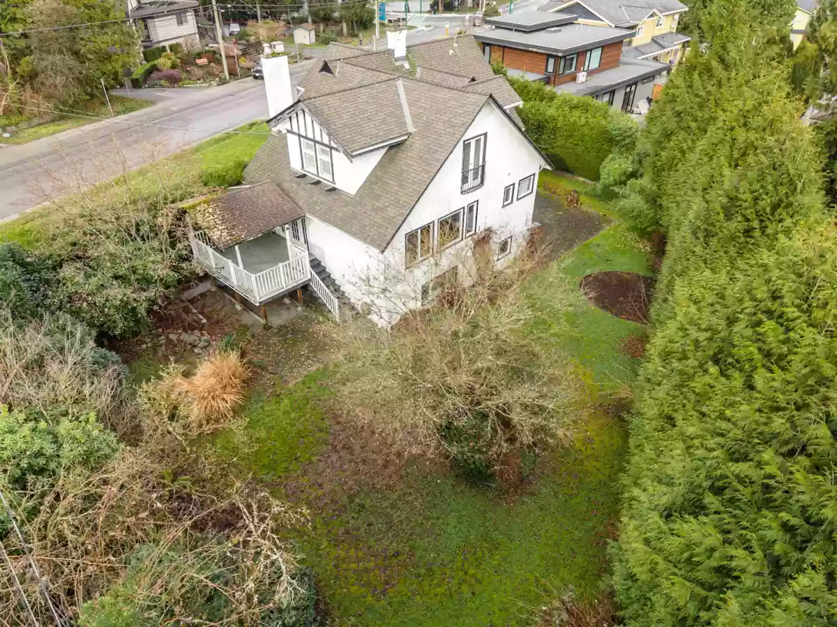 Outdoor Kitchen Photo of 5140 Sperling Avenue, Burnaby, BC