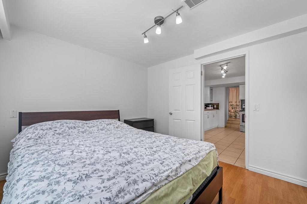 Backyard Photo of 535 Holdom Avenue, Burnaby, BC