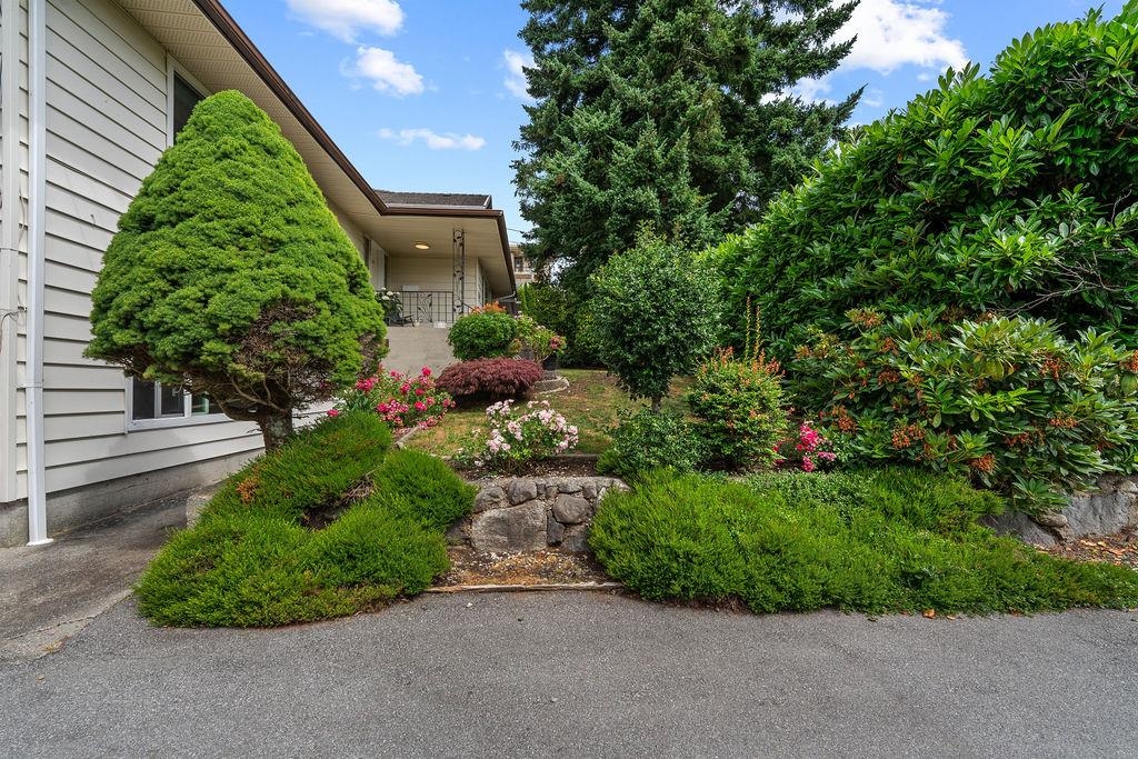 Garden / Landscaping Photo of 535 Holdom Avenue, Burnaby, BC
