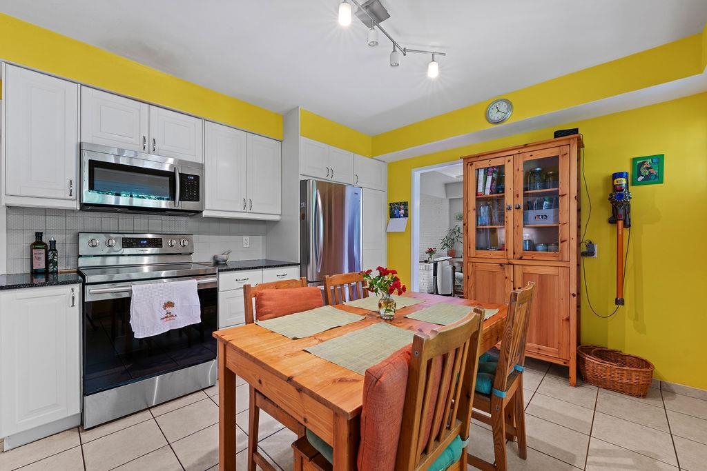 Guest Bathroom Photo of 535 Holdom Avenue, Burnaby, BC