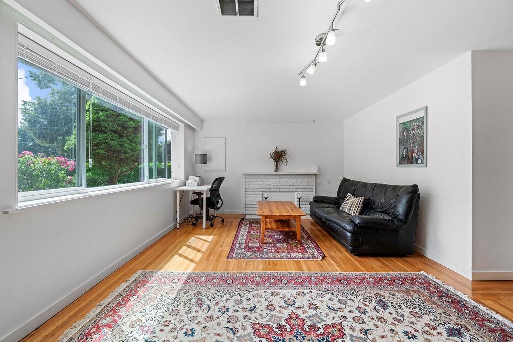 Outdoor Patio Photo of 535 Holdom Avenue, Burnaby, BC