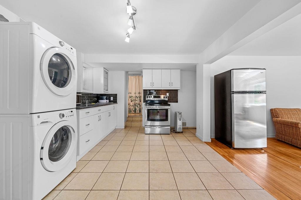 Staircase Photo of 535 Holdom Avenue, Burnaby, BC