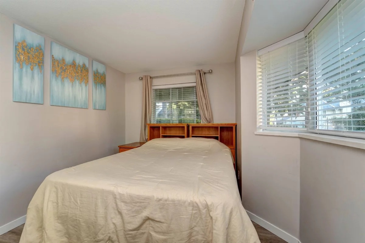 Entry Foyer Photo of 116 2964 Trethewey Street, Abbotsford, BC
