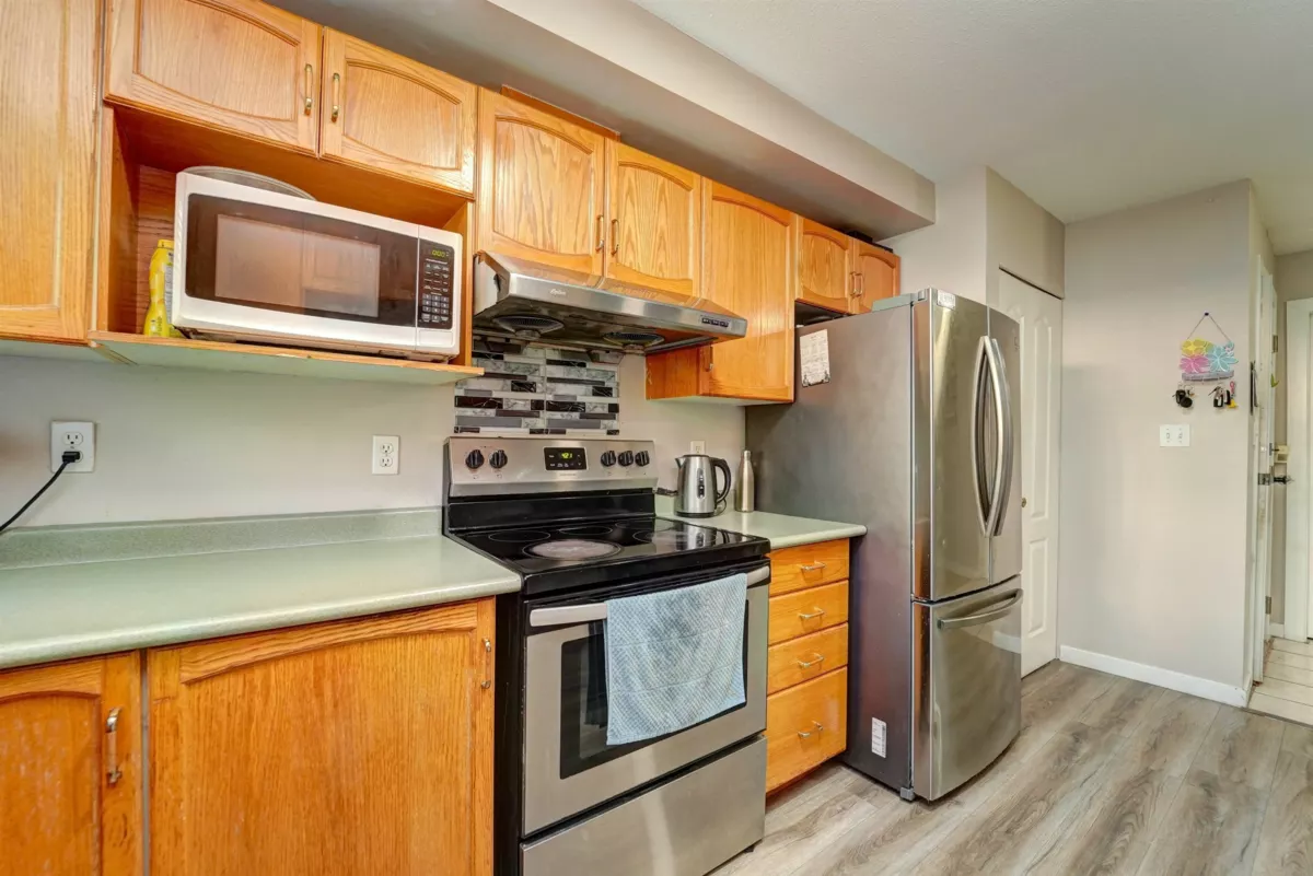 Primary Bathroom Photo of 116 2964 Trethewey Street, Abbotsford, BC