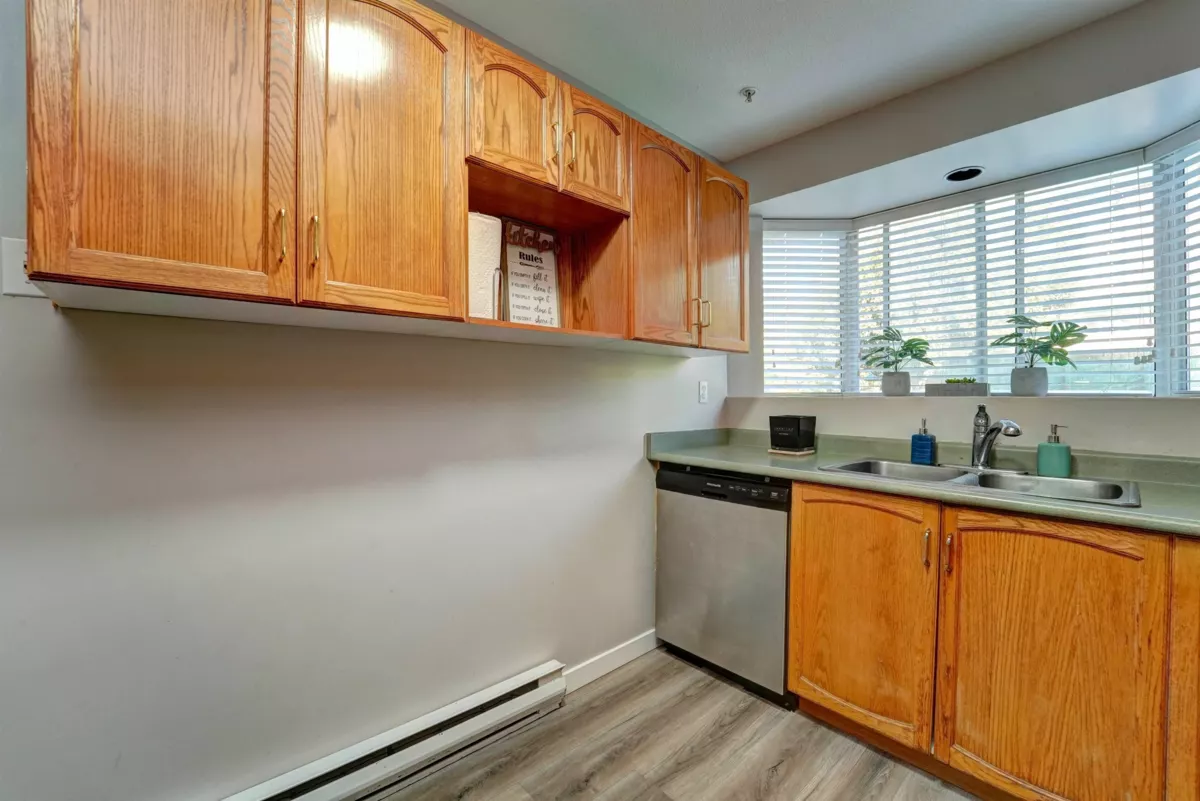 Walk-In Closet Photo of 116 2964 Trethewey Street, Abbotsford, BC