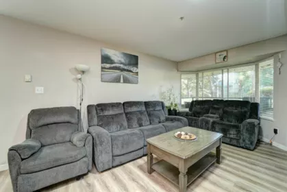 Kitchen Photo of 116 2964 Trethewey Street, Abbotsford, BC
