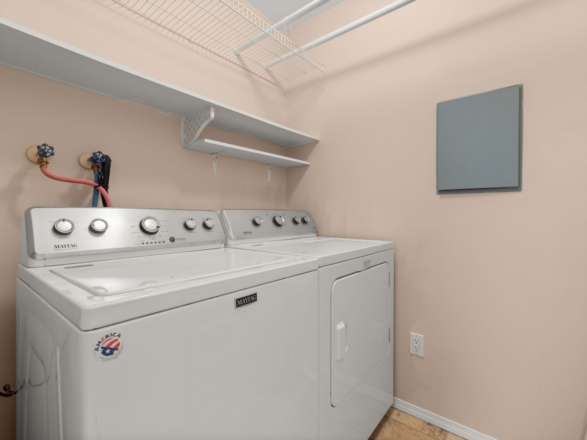 Entry Foyer Photo of 204 1140 55 Street, Delta, BC