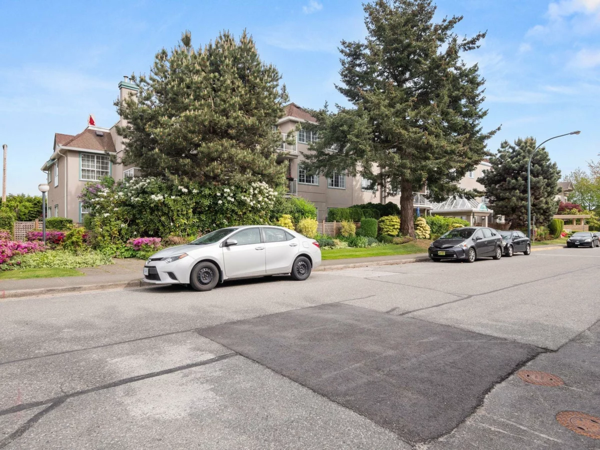 Front Yard Photo of 204 1140 55 Street, Delta, BC