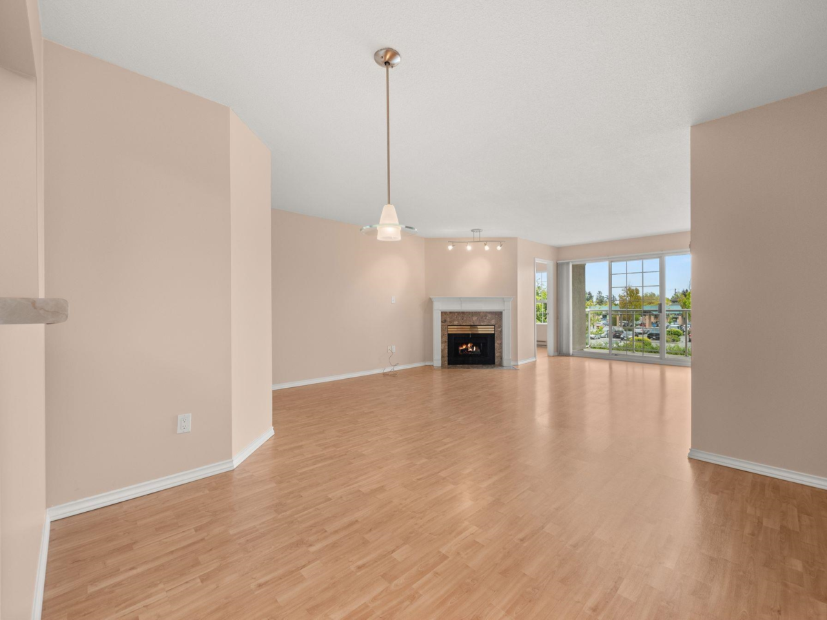 Kitchen Island Photo of 204 1140 55 Street, Delta, BC