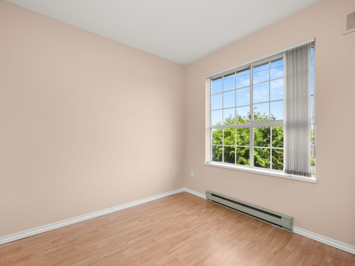 Primary Bathroom Photo of 204 1140 55 Street, Delta, BC