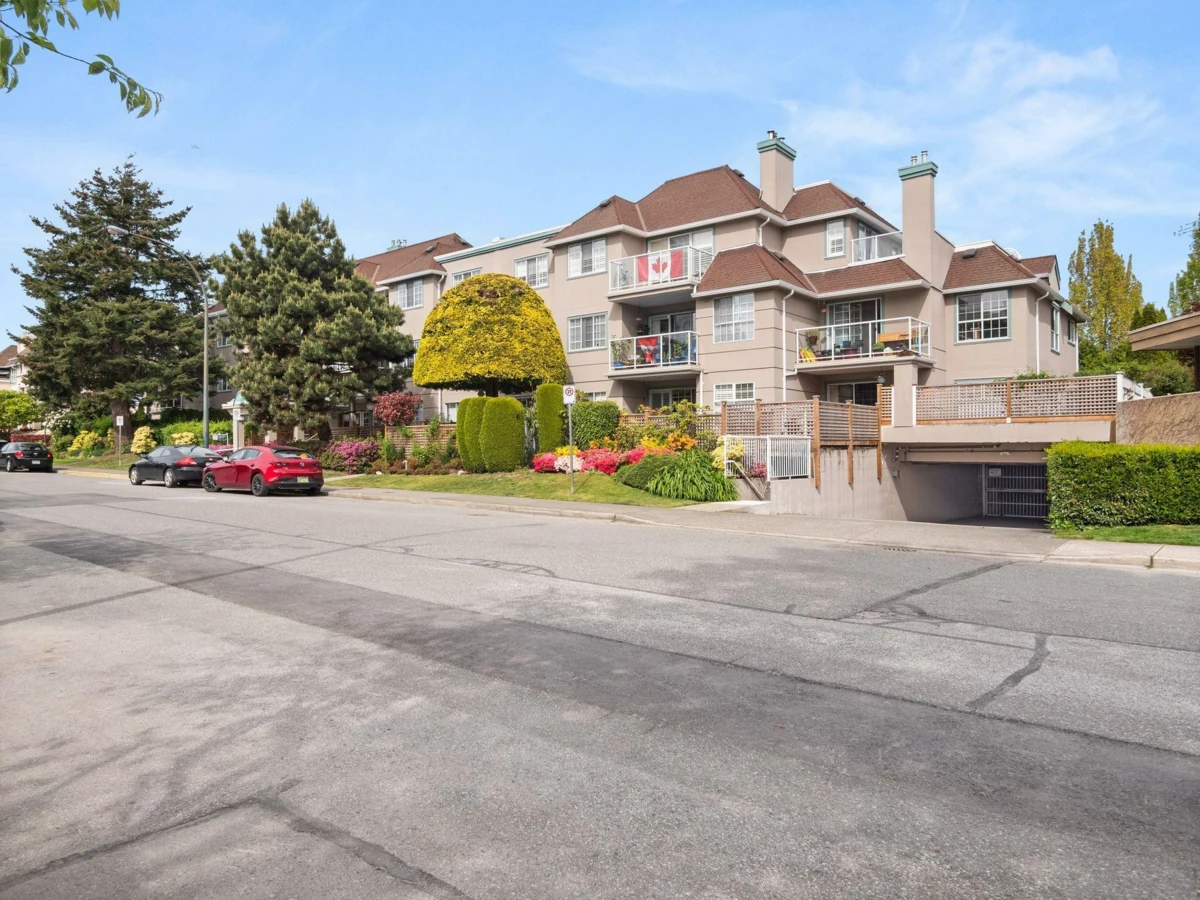 Swimming Pool Photo of 204 1140 55 Street, Delta, BC