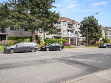 Garden / Landscaping Photo of 204 1140 55 Street, Delta, BC