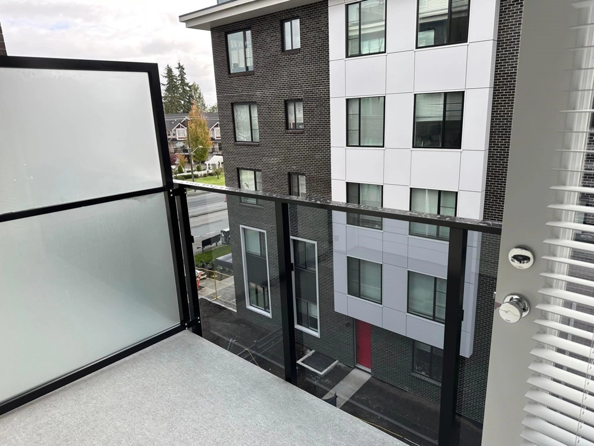 Kitchen Island Photo of 202 15848 Fraser Highway, Surrey, BC