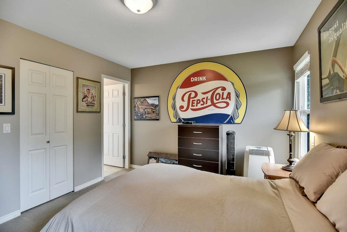 Guest Bathroom Photo of 20301 Ospring Street, Maple Ridge, BC