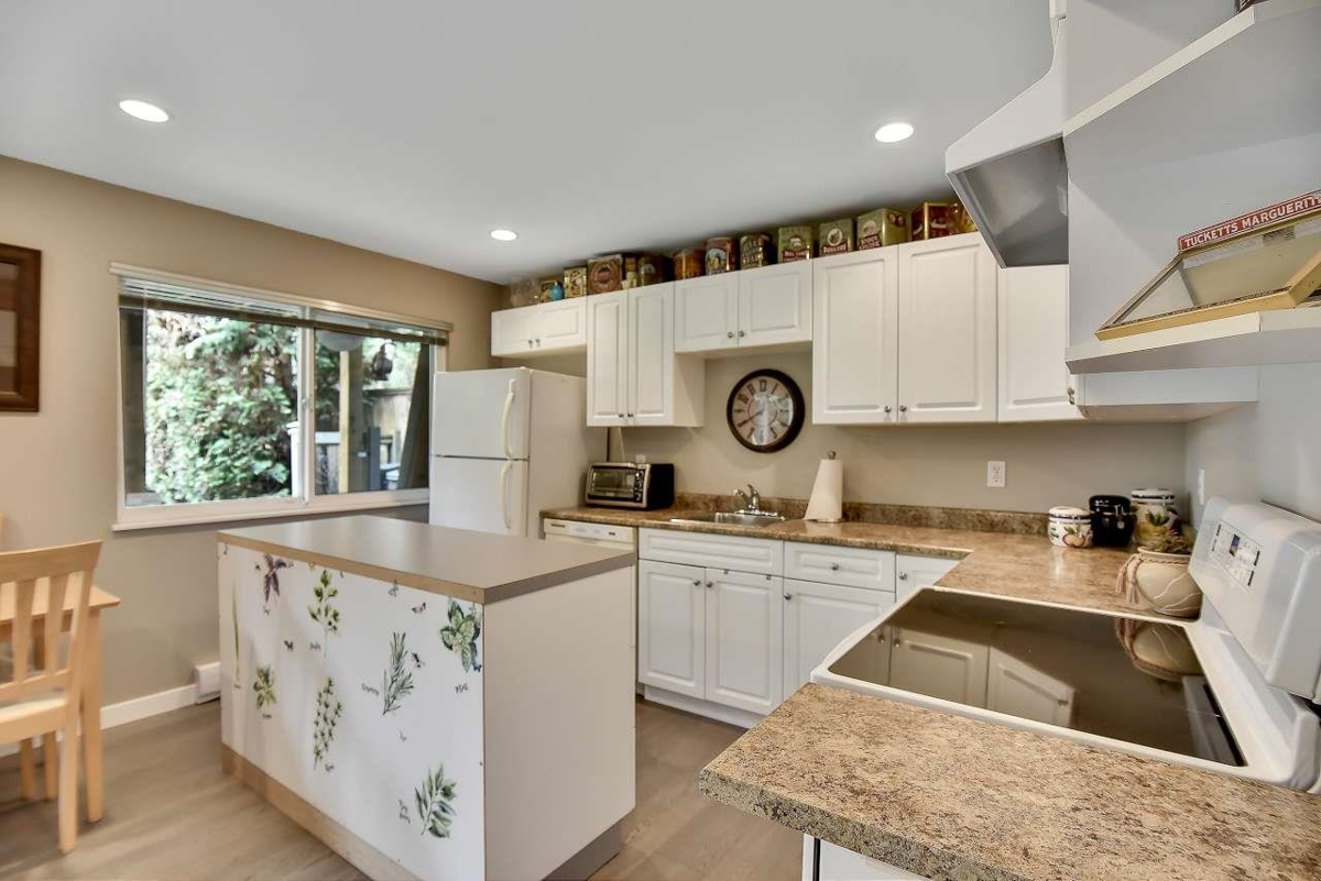Mudroom Photo of 20301 Ospring Street, Maple Ridge, BC