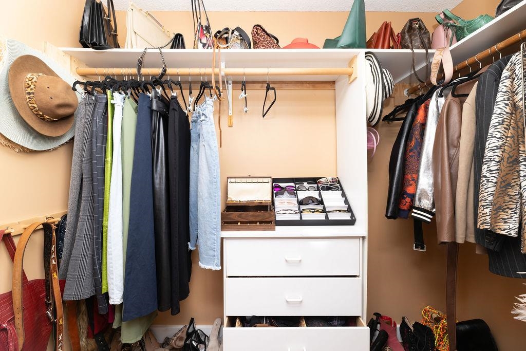 Walk-In Closet Photo of 4934 Geer Road, Sechelt, BC