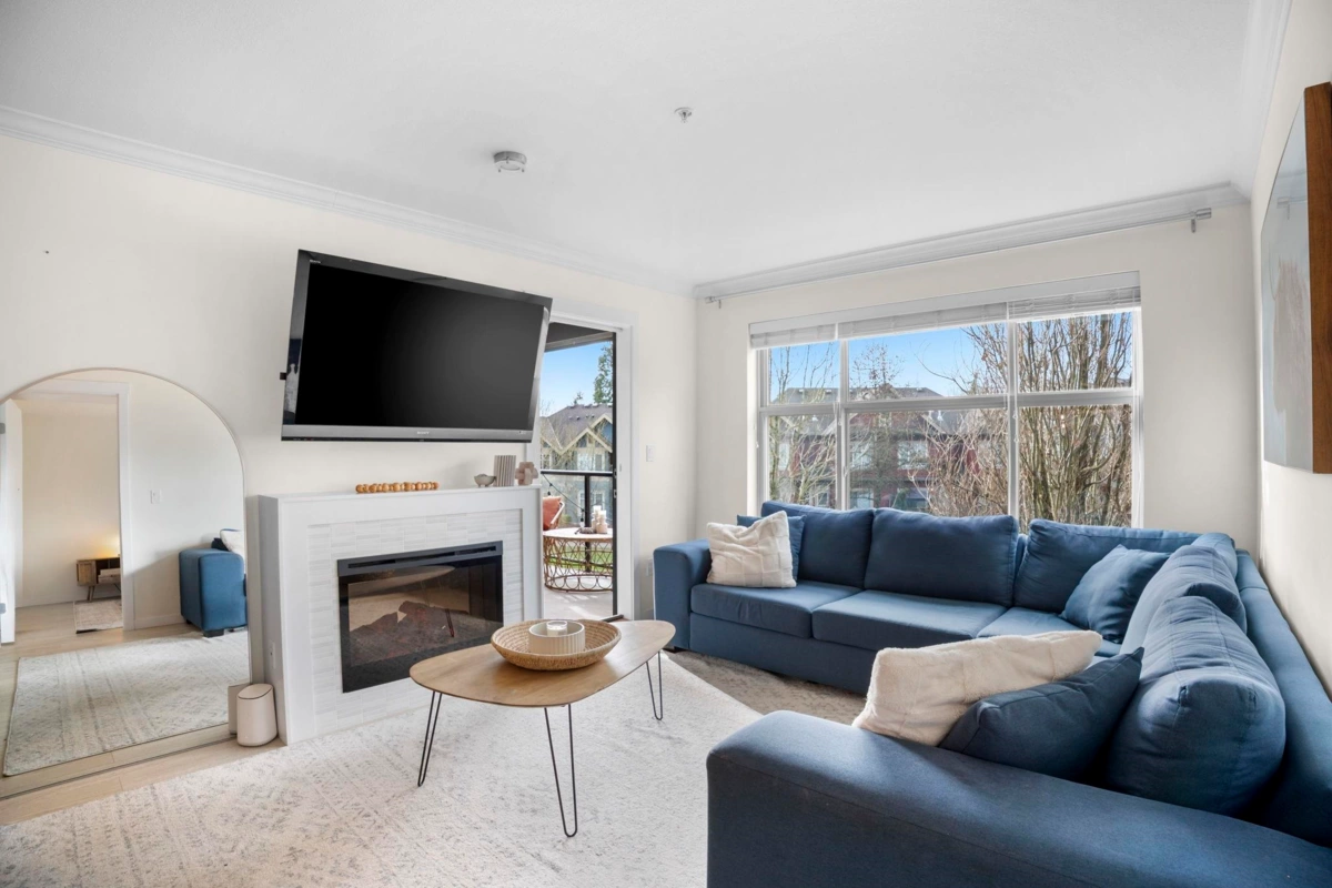 Dining Area Photo of 201 19201 66a Avenue, Surrey, BC