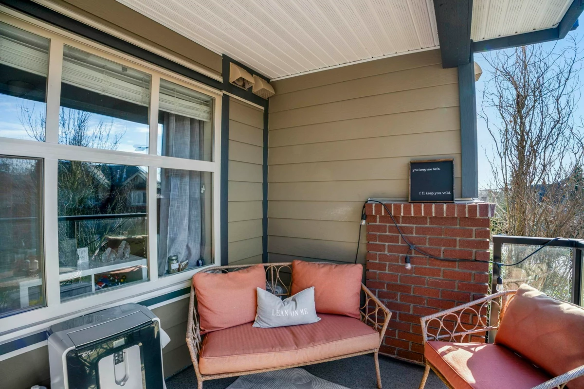 Front Yard Photo of 201 19201 66a Avenue, Surrey, BC