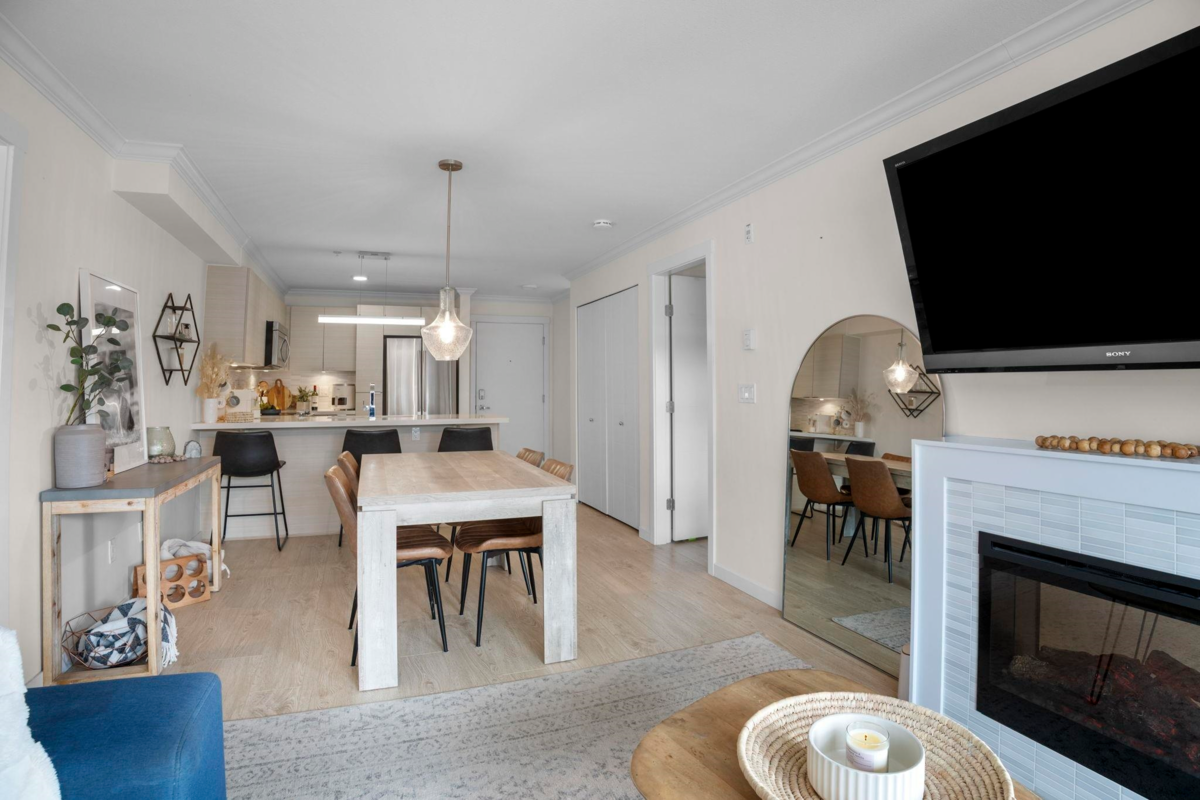 Kitchen Island Photo of 201 19201 66a Avenue, Surrey, BC