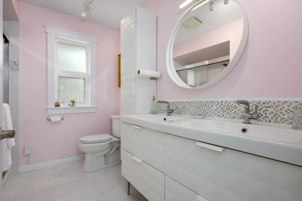 Hallway Photo of 5072 2a Avenue, Delta, BC