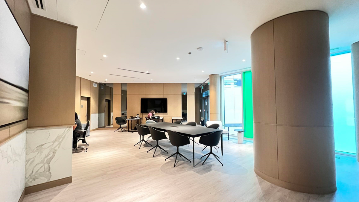 Entry Foyer Photo of 1610 9887 Whalley Boulevard, Surrey, BC