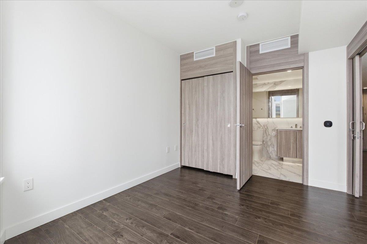 Walk-In Closet Photo of 1610 9887 Whalley Boulevard, Surrey, BC