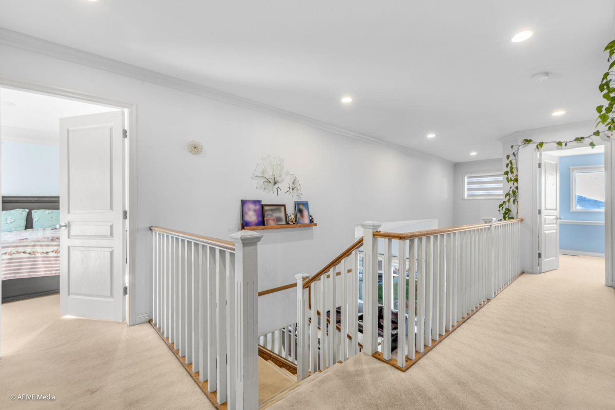 Entry Foyer Photo of 2898 Buffer Crescent, Abbotsford, BC